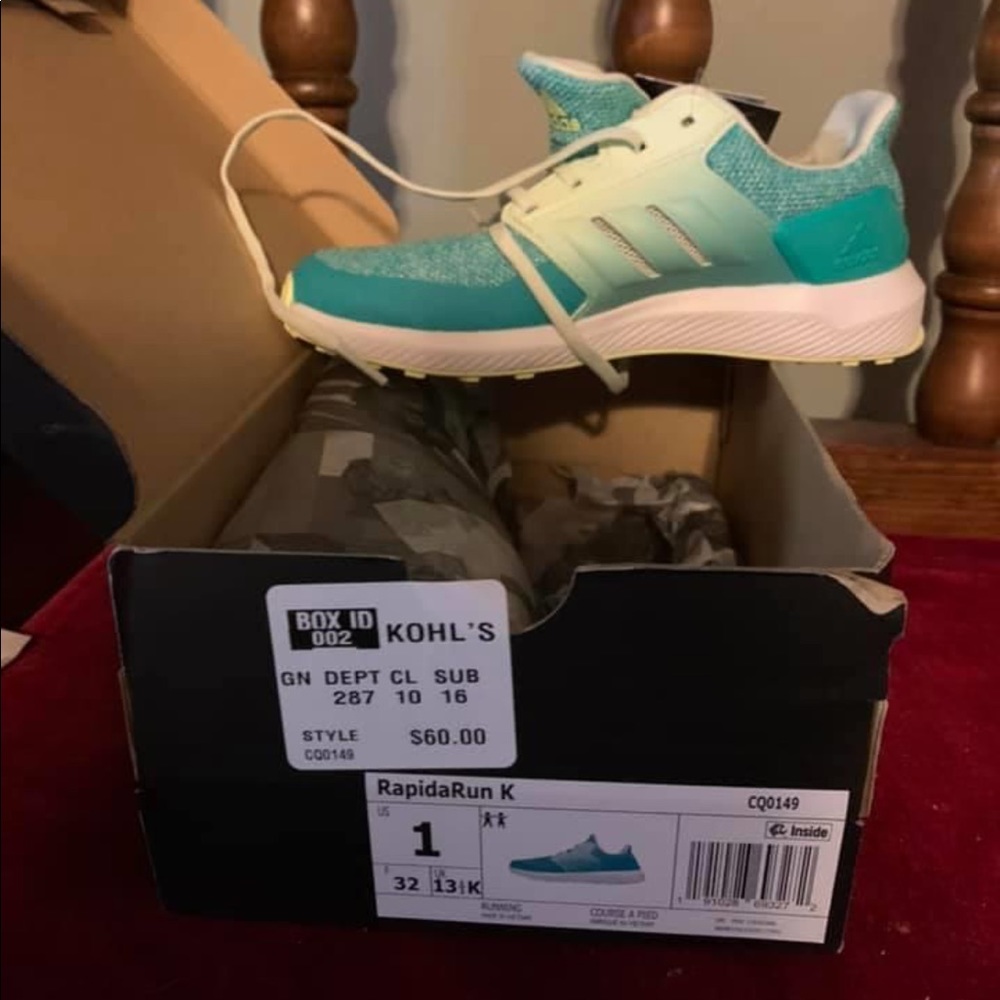 Kids sneakers